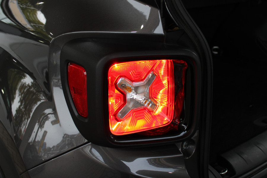 Jeep Renegade 1.4 MultiAir Night Eagle II Limited | Navigatie | Trekhaak | DAB