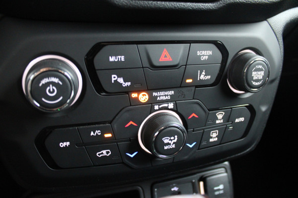 Jeep Renegade 1.4 MultiAir Night Eagle II Limited | Navigatie | Trekhaak | DAB