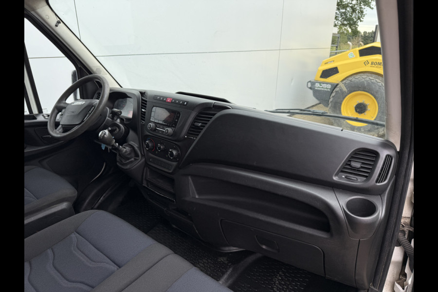 Iveco Daily 35S14 2.3 L2H2 Airco Cruise Control 3,5t Trekhaak Kastwand Inbouw