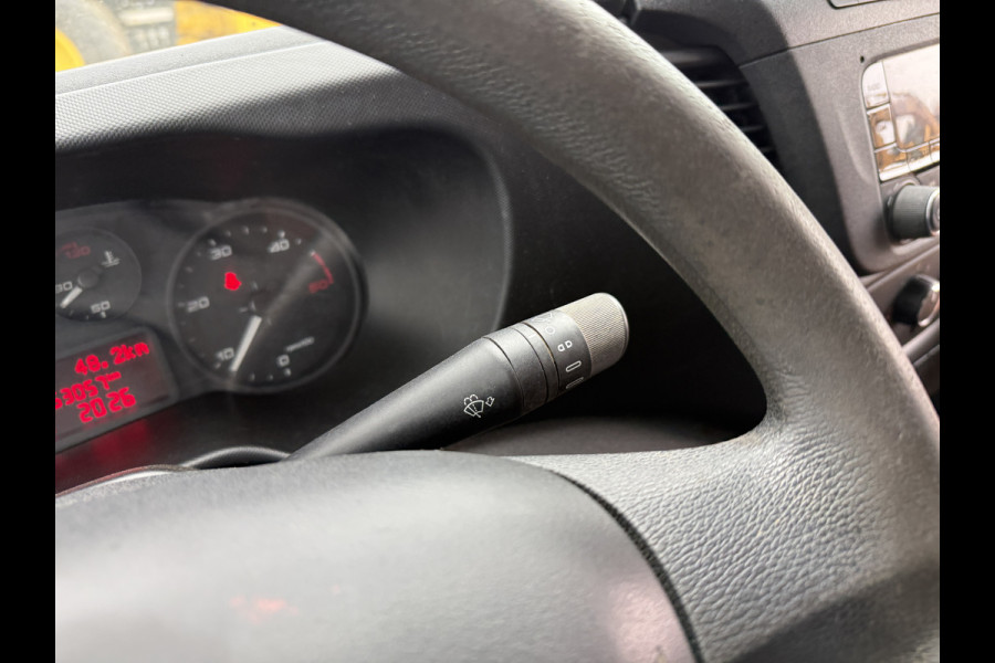 Iveco Daily 35S14 2.3 L2H2 Airco Cruise Control 3,5t Trekhaak Kastwand Inbouw