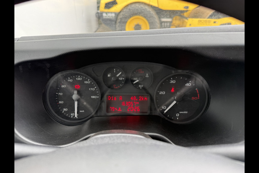 Iveco Daily 35S14 2.3 L2H2 Airco Cruise Control 3,5t Trekhaak Kastwand Inbouw