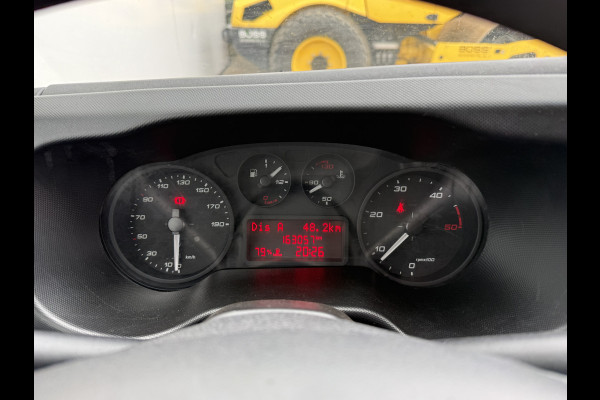 Iveco Daily 35S14 2.3 L2H2 Airco Cruise Control 3,5t Trekhaak Kastwand Inbouw