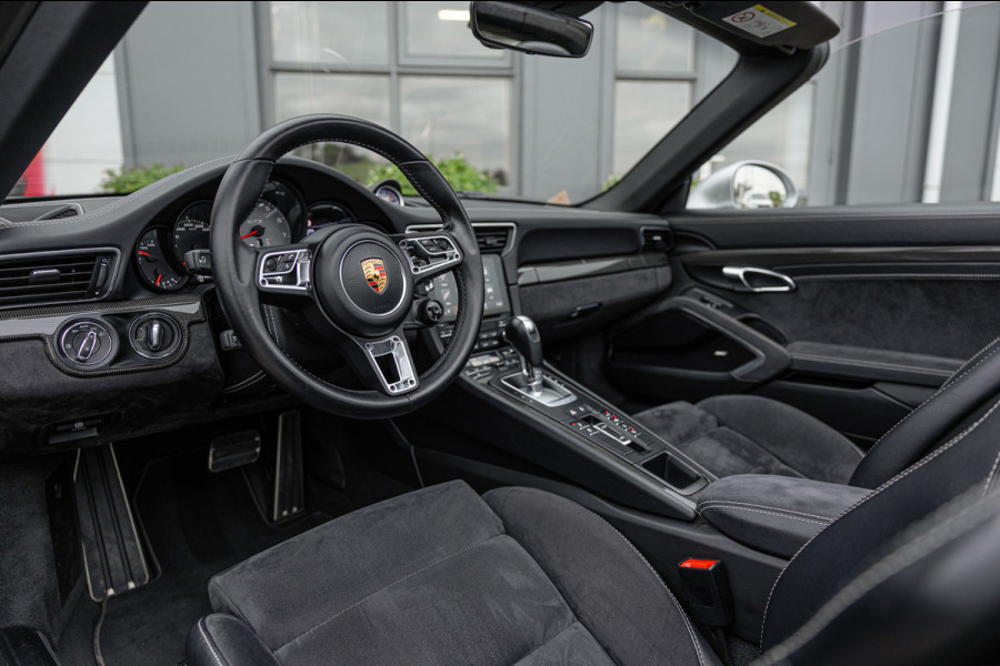 Porsche 911 3.0 Targa 4 GTS / NL-Auto / Approved garantie 06-2029 / Sportuitlaat / Navigatie / Bose