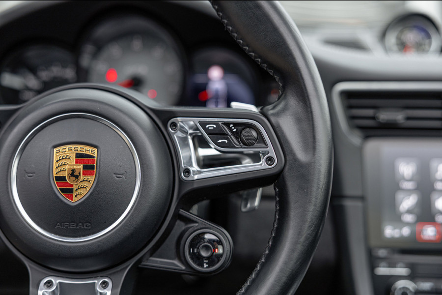 Porsche 911 3.0 Targa 4 GTS / NL-Auto / Approved garantie 06-2029 / Sportuitlaat / Navigatie / Bose
