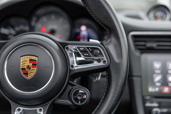 Porsche 911 3.0 Targa 4 GTS / NL-Auto / Approved garantie 06-2029 / Sportuitlaat / Navigatie / Bose