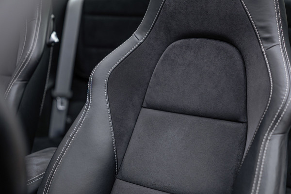 Porsche 911 3.0 Targa 4 GTS / NL-Auto / Approved garantie 06-2029 / Sportuitlaat / Navigatie / Bose