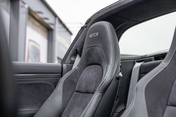 Porsche 911 3.0 Targa 4 GTS / NL-Auto / Approved garantie 06-2029 / Sportuitlaat / Navigatie / Bose