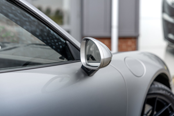 Porsche 911 3.0 Targa 4 GTS / NL-Auto / Approved garantie 06-2029 / Sportuitlaat / Navigatie / Bose