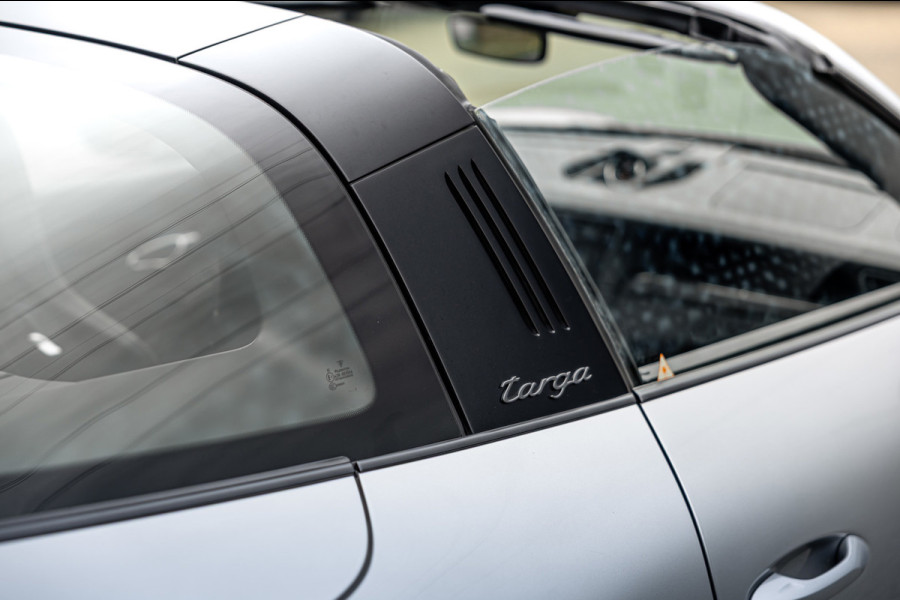 Porsche 911 3.0 Targa 4 GTS / NL-Auto / Approved garantie 06-2029 / Sportuitlaat / Navigatie / Bose