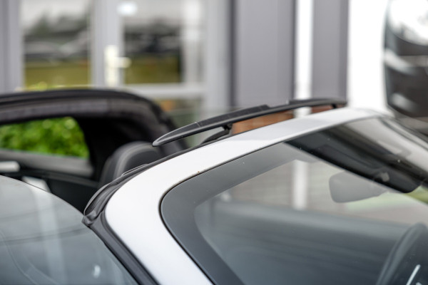 Porsche 911 3.0 Targa 4 GTS / NL-Auto / Approved garantie 06-2029 / Sportuitlaat / Navigatie / Bose