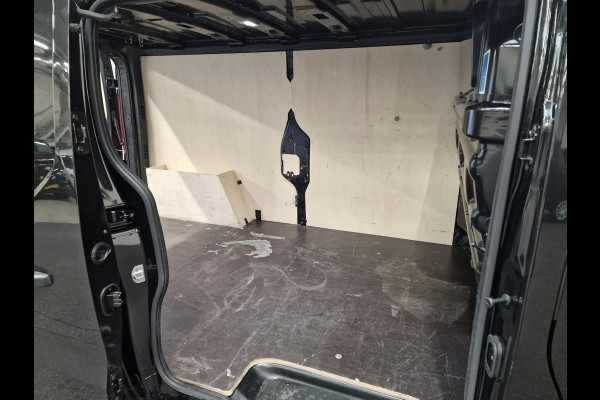 Renault Trafic 2.0 Blue dCi 150PK T30 L2H1 Advance Automaat Navigatie Airco Lichtmetalen velgen Betimmering Trekhaak Camera Parkeersensoren Dab