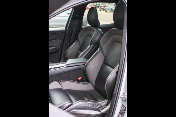 Volvo XC60 2.0 T8 Plug-in hybrid AWD R-Design *Pano*H/K*Luchtvering*Trekhaak*