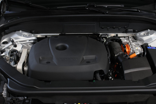 Volvo XC60 2.0 T8 Plug-in hybrid AWD R-Design *Pano*H/K*Luchtvering*Trekhaak*