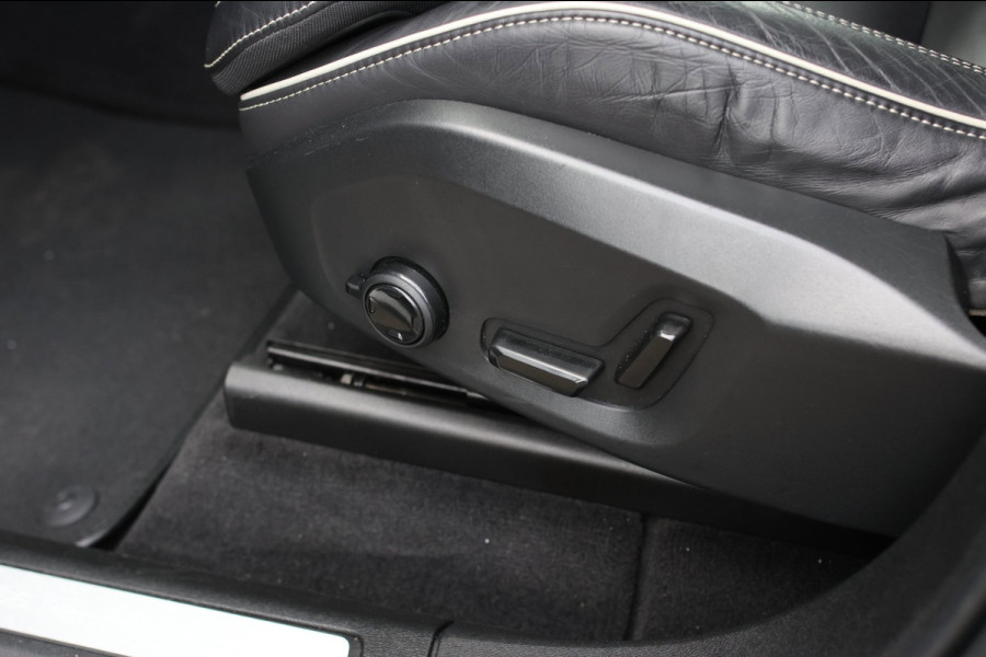 Volvo XC60 2.0 T8 Plug-in hybrid AWD R-Design *Pano*H/K*Luchtvering*Trekhaak*