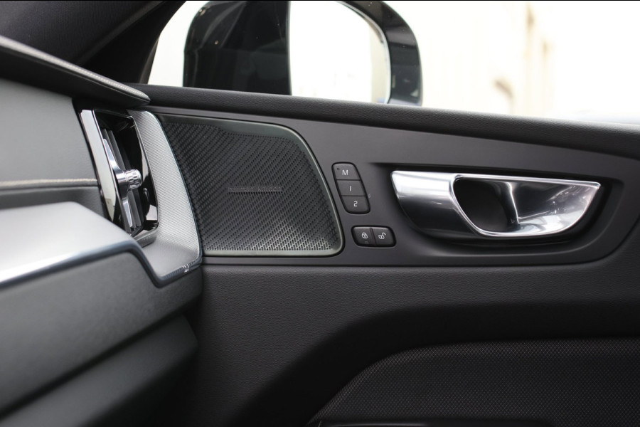 Volvo XC60 2.0 T8 Plug-in hybrid AWD R-Design *Pano*H/K*Luchtvering*Trekhaak*