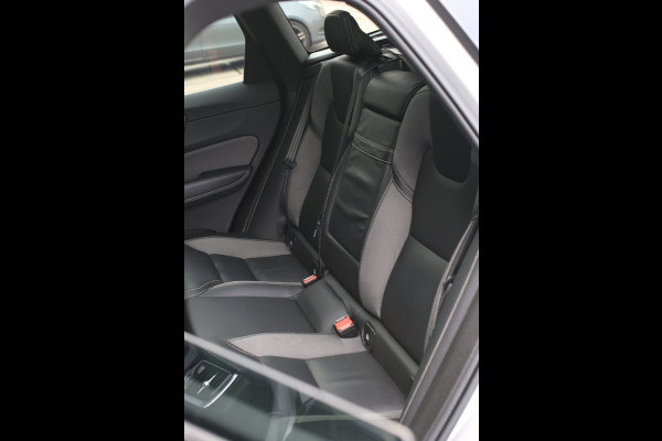 Volvo XC60 2.0 T8 Plug-in hybrid AWD R-Design *Pano*H/K*Luchtvering*Trekhaak*