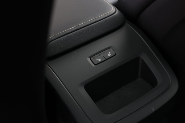Volvo XC60 2.0 T8 Plug-in hybrid AWD R-Design *Pano*H/K*Luchtvering*Trekhaak*