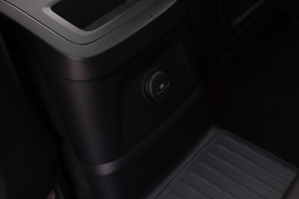 Volvo XC60 2.0 T8 Plug-in hybrid AWD R-Design *Pano*H/K*Luchtvering*Trekhaak*