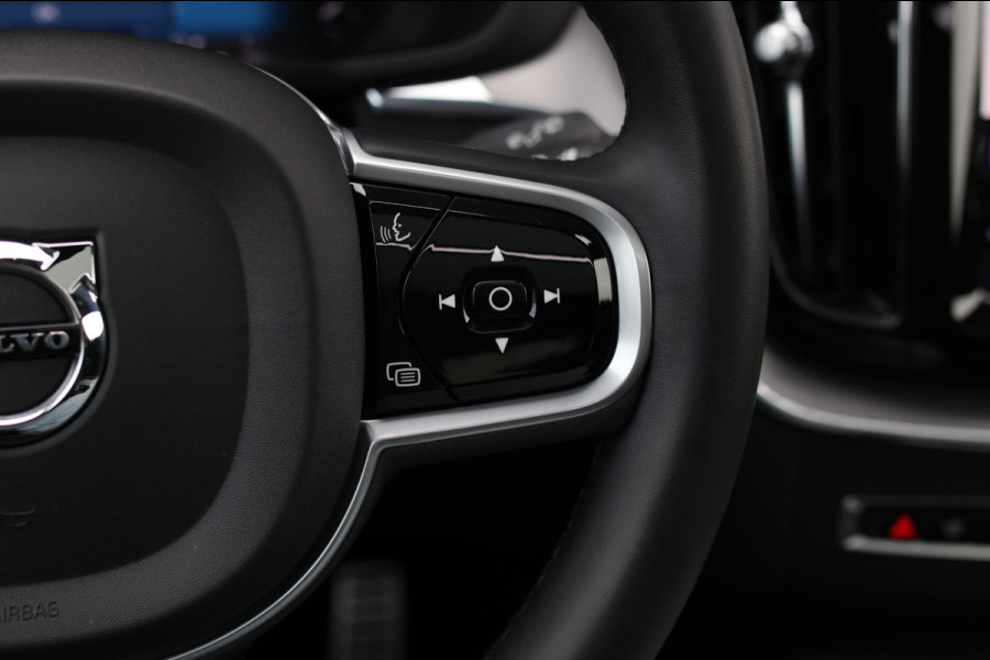 Volvo XC60 2.0 T8 Plug-in hybrid AWD R-Design *Pano*H/K*Luchtvering*Trekhaak*