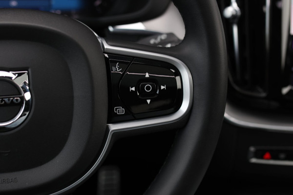 Volvo XC60 2.0 T8 Plug-in hybrid AWD R-Design *Pano*H/K*Luchtvering*Trekhaak*