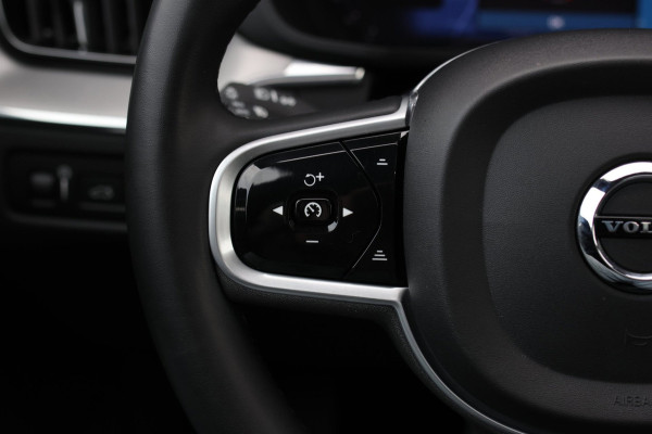 Volvo XC60 2.0 T8 Plug-in hybrid AWD R-Design *Pano*H/K*Luchtvering*Trekhaak*
