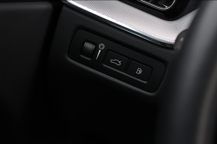 Volvo XC60 2.0 T8 Plug-in hybrid AWD R-Design *Pano*H/K*Luchtvering*Trekhaak*