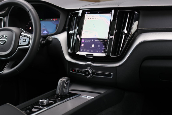 Volvo XC60 2.0 T8 Plug-in hybrid AWD R-Design *Pano*H/K*Luchtvering*Trekhaak*