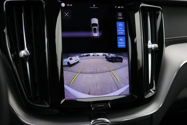 Volvo XC60 2.0 T8 Plug-in hybrid AWD R-Design *Pano*H/K*Luchtvering*Trekhaak*