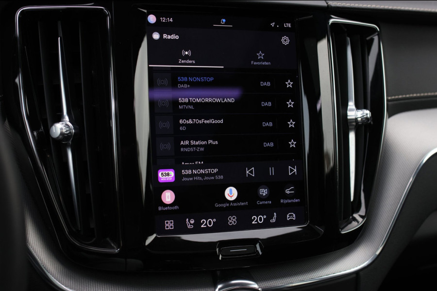 Volvo XC60 2.0 T8 Plug-in hybrid AWD R-Design *Pano*H/K*Luchtvering*Trekhaak*