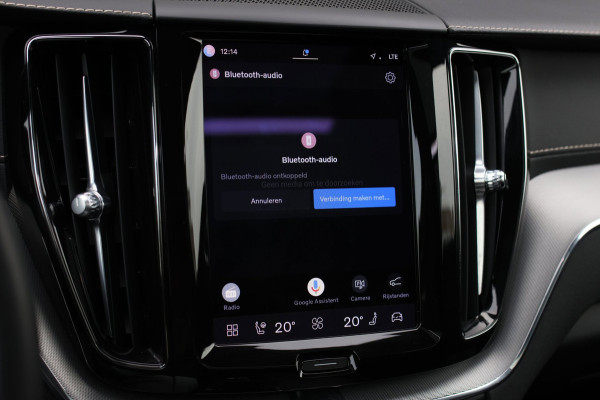 Volvo XC60 2.0 T8 Plug-in hybrid AWD R-Design *Pano*H/K*Luchtvering*Trekhaak*