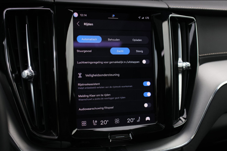 Volvo XC60 2.0 T8 Plug-in hybrid AWD R-Design *Pano*H/K*Luchtvering*Trekhaak*