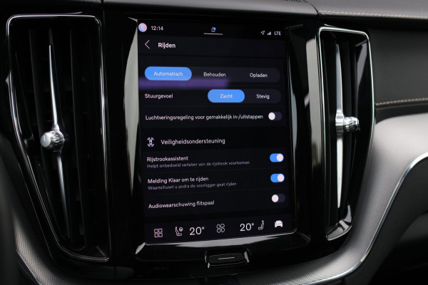 Volvo XC60 2.0 T8 Plug-in hybrid AWD R-Design *Pano*H/K*Luchtvering*Trekhaak*