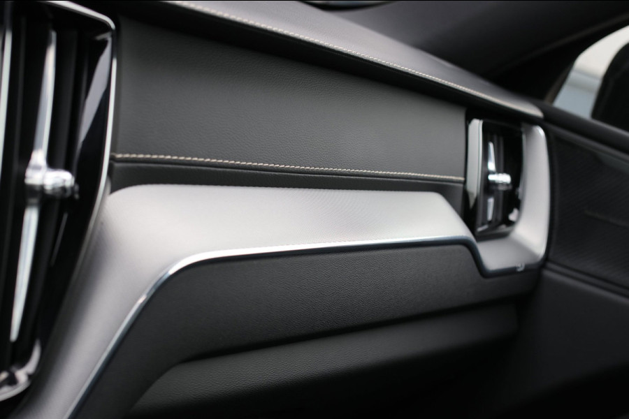 Volvo XC60 2.0 T8 Plug-in hybrid AWD R-Design *Pano*H/K*Luchtvering*Trekhaak*