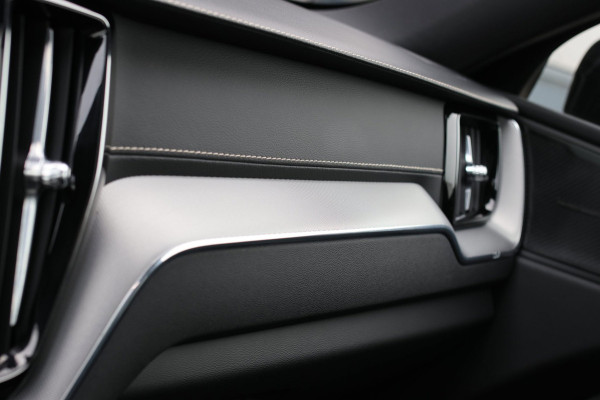 Volvo XC60 2.0 T8 Plug-in hybrid AWD R-Design *Pano*H/K*Luchtvering*Trekhaak*