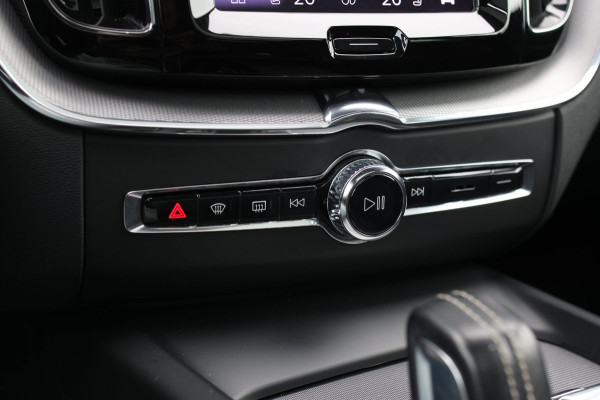 Volvo XC60 2.0 T8 Plug-in hybrid AWD R-Design *Pano*H/K*Luchtvering*Trekhaak*