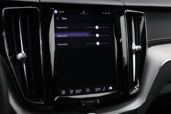 Volvo XC60 2.0 T8 Plug-in hybrid AWD R-Design *Pano*H/K*Luchtvering*Trekhaak*