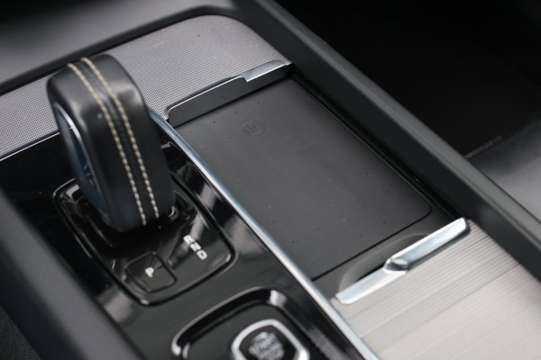 Volvo XC60 2.0 T8 Plug-in hybrid AWD R-Design *Pano*H/K*Luchtvering*Trekhaak*