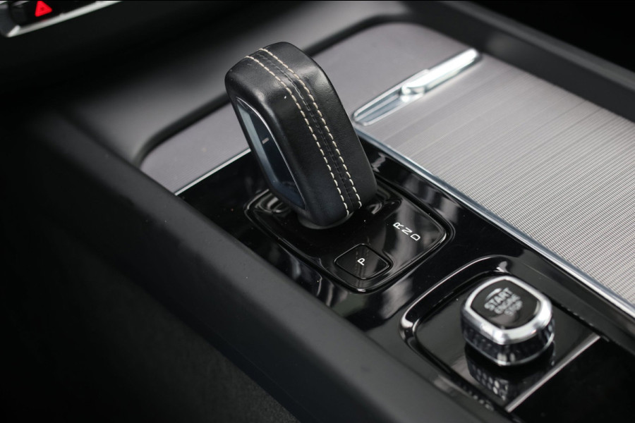 Volvo XC60 2.0 T8 Plug-in hybrid AWD R-Design *Pano*H/K*Luchtvering*Trekhaak*