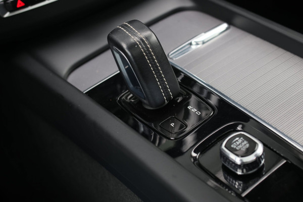 Volvo XC60 2.0 T8 Plug-in hybrid AWD R-Design *Pano*H/K*Luchtvering*Trekhaak*