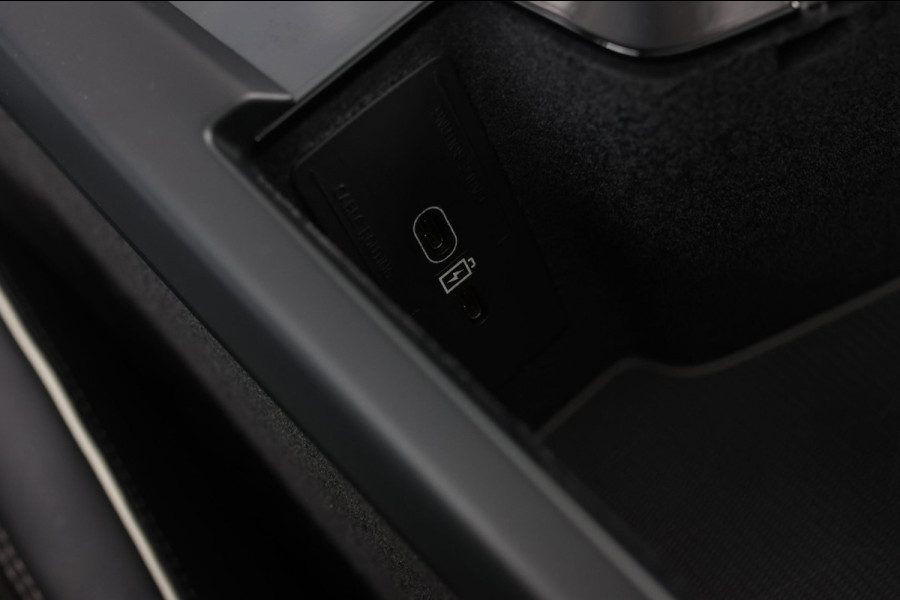 Volvo XC60 2.0 T8 Plug-in hybrid AWD R-Design *Pano*H/K*Luchtvering*Trekhaak*