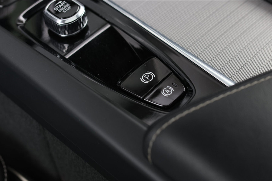 Volvo XC60 2.0 T8 Plug-in hybrid AWD R-Design *Pano*H/K*Luchtvering*Trekhaak*