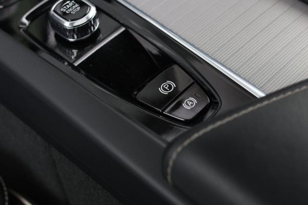 Volvo XC60 2.0 T8 Plug-in hybrid AWD R-Design *Pano*H/K*Luchtvering*Trekhaak*