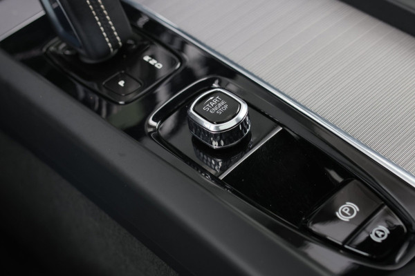 Volvo XC60 2.0 T8 Plug-in hybrid AWD R-Design *Pano*H/K*Luchtvering*Trekhaak*