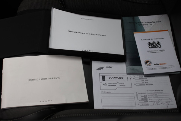 Volvo XC60 2.0 T8 Plug-in hybrid AWD R-Design *Pano*H/K*Luchtvering*Trekhaak*