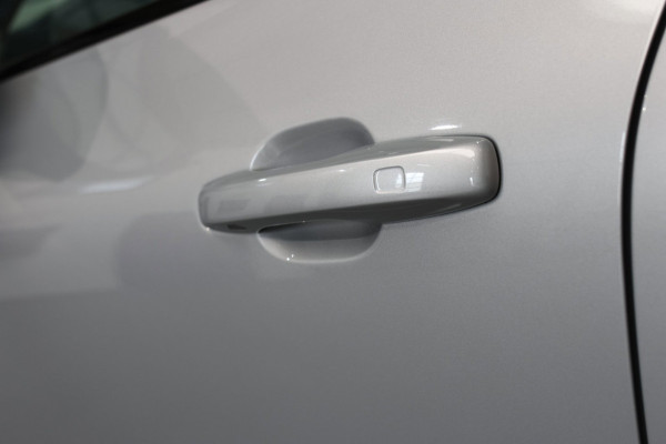 Volvo XC60 2.0 T8 Plug-in hybrid AWD R-Design *Pano*H/K*Luchtvering*Trekhaak*
