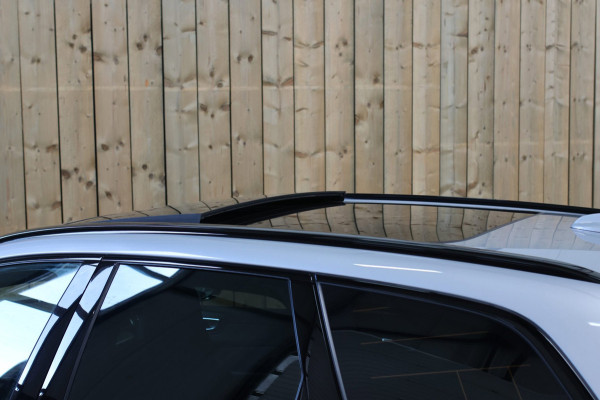 Volvo XC60 2.0 T8 Plug-in hybrid AWD R-Design *Pano*H/K*Luchtvering*Trekhaak*