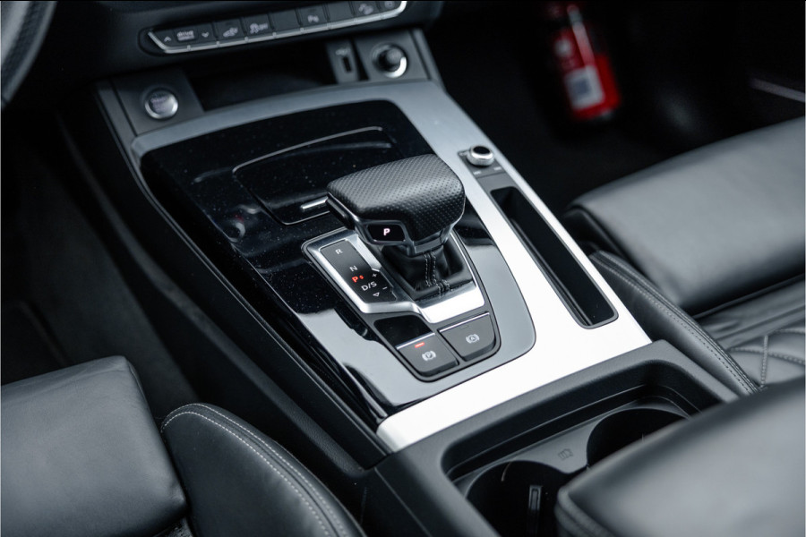 Audi Q5 55 TFSI e S edition Competition RS Stoelen / B&O Audio / Camera / 20 inch / S-Line /