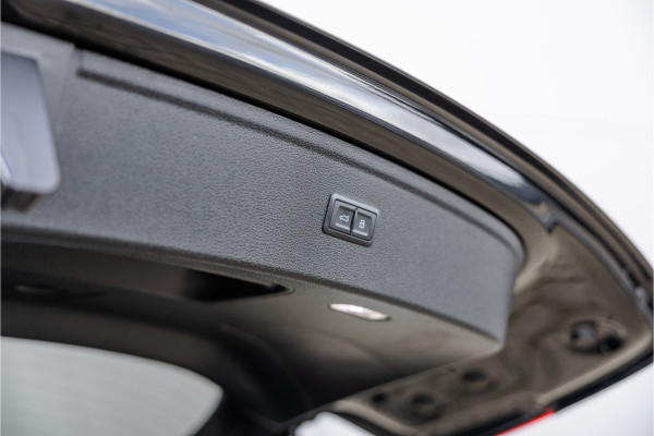Audi Q5 55 TFSI e S edition Competition RS Stoelen / B&O Audio / Camera / 20 inch / S-Line /