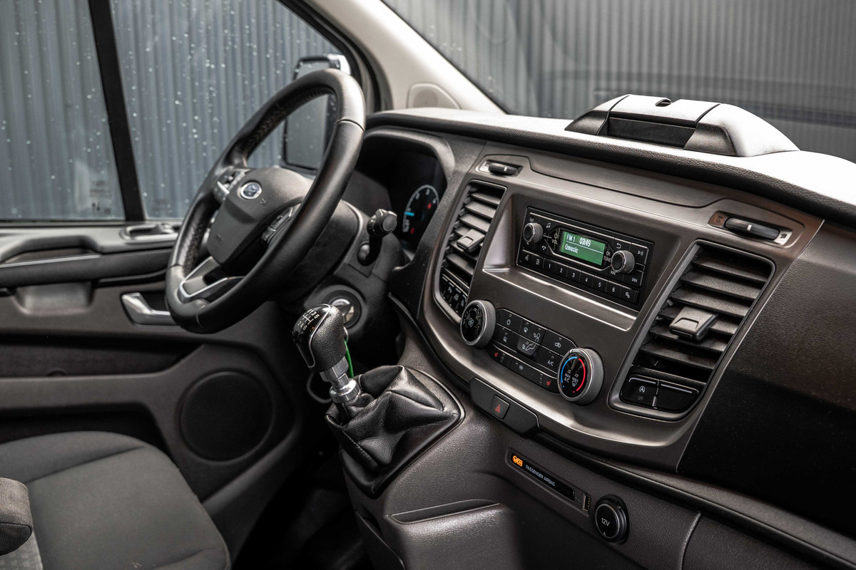 Ford Transit Custom 2.0 EcoBlue L2H1 | DC 5-Zits | 1e Eigenaar | Cruise | PDC | Stoelverw. | Airco | Trekhaak
