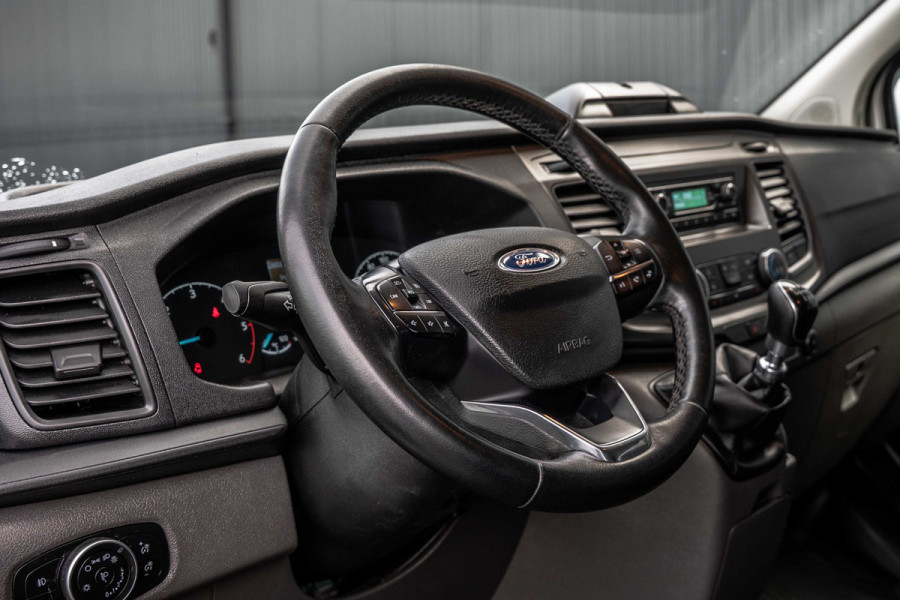 Ford Transit Custom 2.0 EcoBlue L2H1 | DC 5-Zits | 1e Eigenaar | Cruise | PDC | Stoelverw. | Airco | Trekhaak